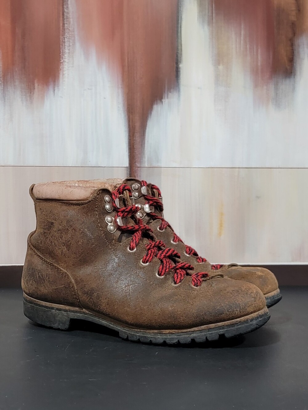 Vasque Vintage Womenโs Brown Suede Mountaineering Hiking Boot Size 8